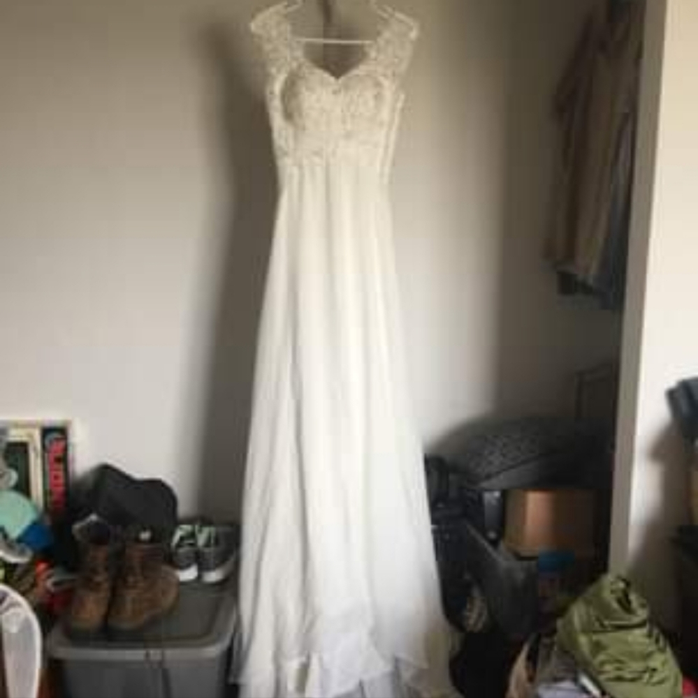 New w/Tags size 2 wedding dress from Abaowedding